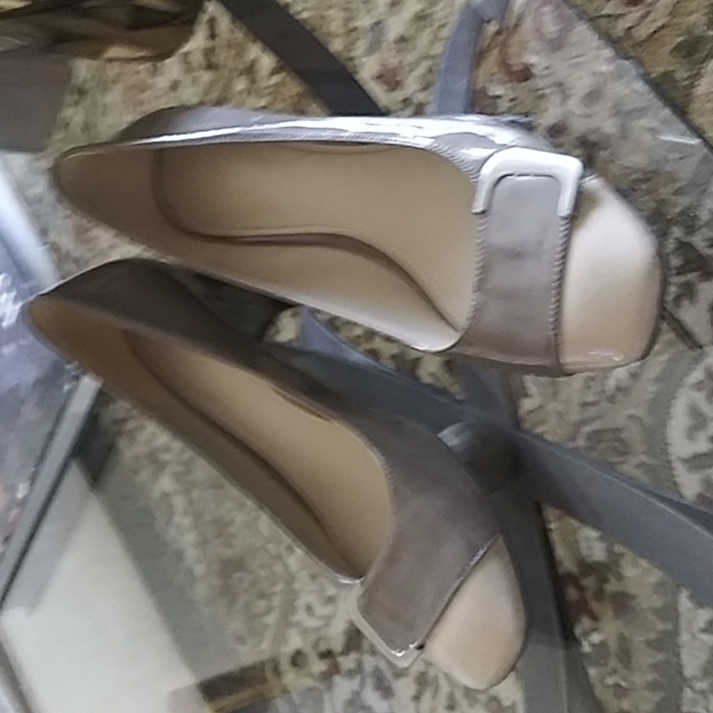 Naturalizer Woman's Shoes Heels Patent leather like tan and taupe color 9med